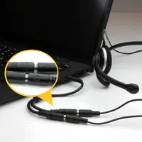 StarTech.com Adaptateur pour casque avec prises pour écouteur et microphone séparées - Mini-Jack 3,5mm 1x (M) 2x (F) - Noir - 5