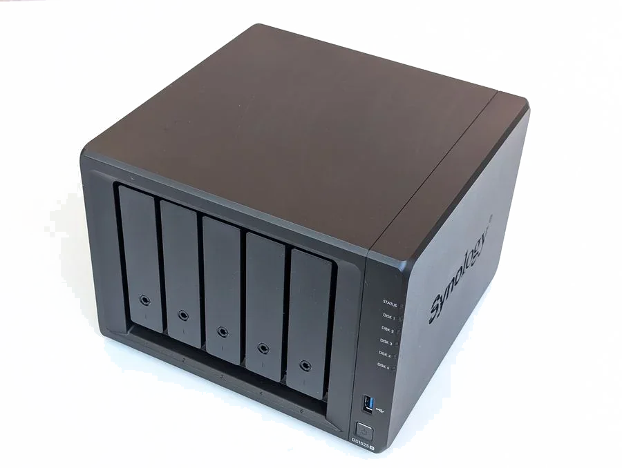 Serveur NAS Synology DiskStation DS1525+ - 30To (5x6To) HDD Plus